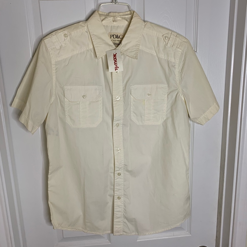 New ‼️With Tag Men Button Down Short Sleeves Shirt. Size: Medium❣️